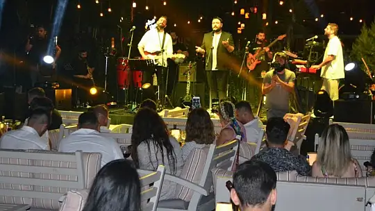 Barbun Cafe Bistro'da 'Sakiler Grubu' Unutulmaz Bir Konser Verdi