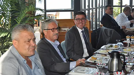 Aday Adayı Kökten Muhtarların Taleplerini Dinledi