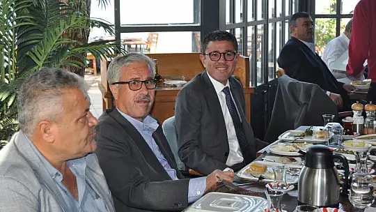 Aday Adayı Kökten Muhtarların Taleplerini Dinledi