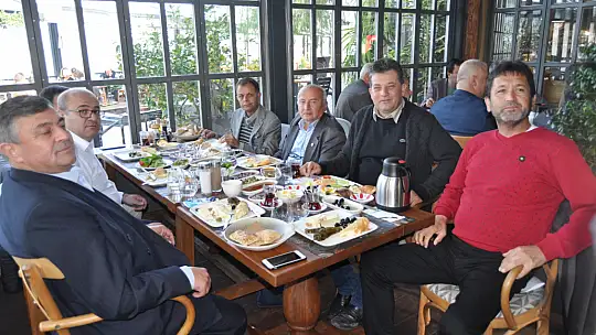 Aday Adayı Kökten Muhtarların Taleplerini Dinledi