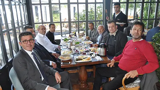 Aday Adayı Kökten Muhtarların Taleplerini Dinledi