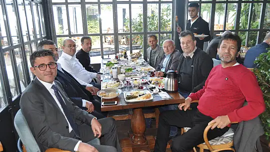 Aday Adayı Kökten Muhtarların Taleplerini Dinledi