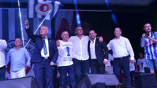 Şimşekler Kupayı Beşkaza'da Kaldırdı