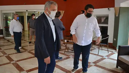 AK Parti MKYK Üyesi Hıdır, turizmcilerin sorunlarını dinledi