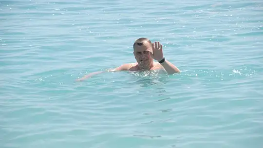 Güneşli ve güzel havada deniz keyfi yaptılar