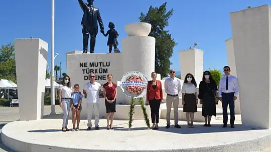 Fethiye Belediyesi Çevre Müdürlüğü çelenk sundu