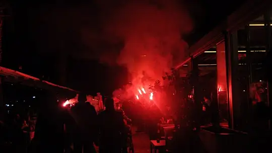 Cumhuriyet yürüyüşünde, Bayram coşkusu