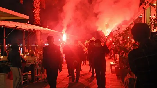 Cumhuriyet yürüyüşünde, Bayram coşkusu