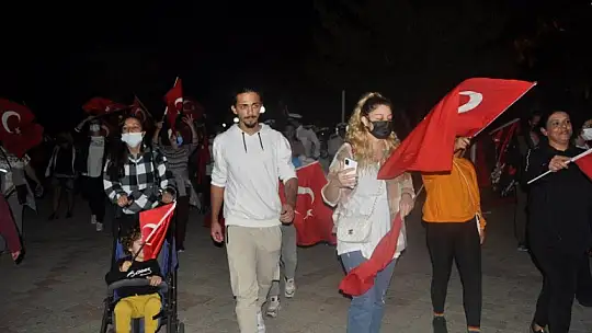 Cumhuriyet yürüyüşünde, Bayram coşkusu