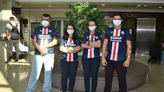 Hastane personeli Fethiyespor forması ile hizmet verdi