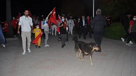 Cumhuriyet yürüyüşünde, Bayram coşkusu