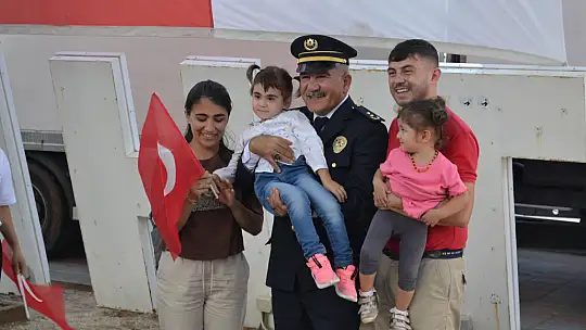 100 Kişi Zeybek Gösterisi Düzenledi