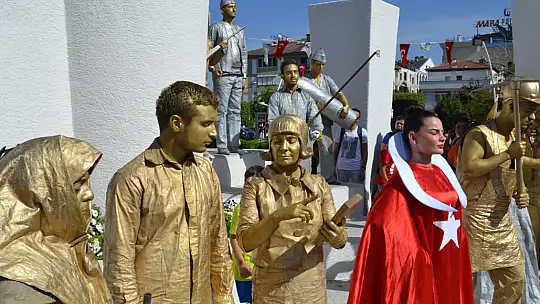 100 Kişi Zeybek Gösterisi Düzenledi