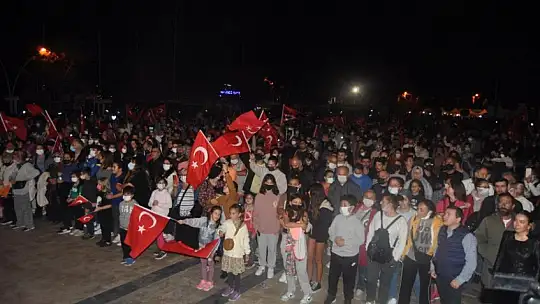 Vatandaşlar Cumhuriyet Konseri ile Coştu