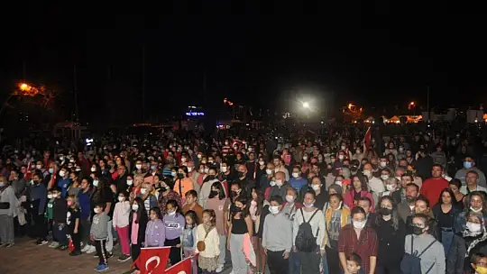 Vatandaşlar Cumhuriyet Konseri ile Coştu