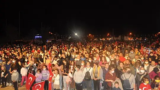 Vatandaşlar Cumhuriyet Konseri ile Coştu