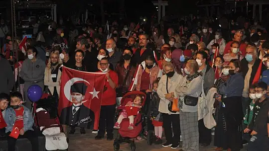 Vatandaşlar Cumhuriyet Konseri ile Coştu