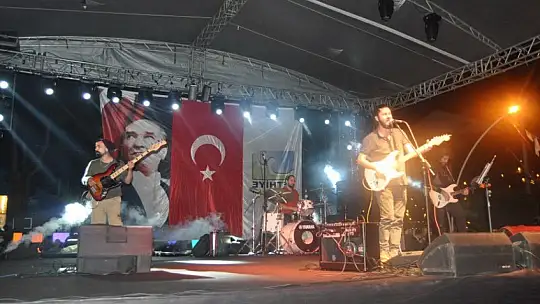 Vatandaşlar Cumhuriyet Konseri ile Coştu