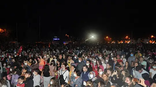 Vatandaşlar Cumhuriyet Konseri ile Coştu