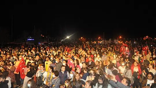 Vatandaşlar Cumhuriyet Konseri ile Coştu