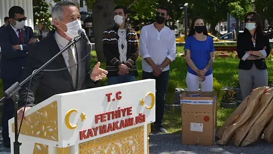 Dereceye giren öğrencilere hediyeleri törenle takdim edildi