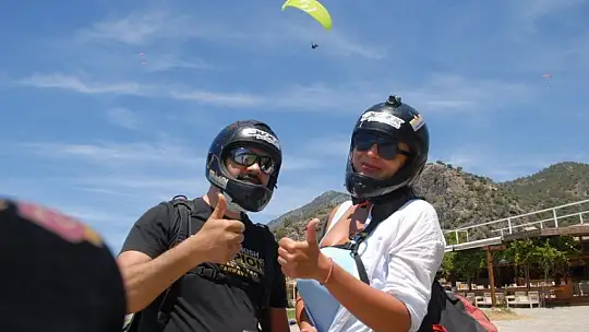 Ukraynalı acenteler paraşüt keyfi yaptı