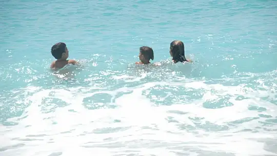 Kısıtlamanın ardından, yerli vatandaşlarda denize kavuştu