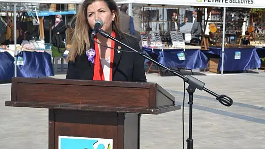 Kadınlar sorunlarını serbest kürsüden aktardı