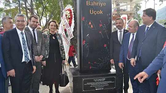 Bahriye Üçok Parkı, Halk Evi ve Türkan Saylan Anıtı açıldı