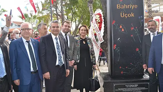 Bahriye Üçok Parkı, Halk Evi ve Türkan Saylan Anıtı açıldı