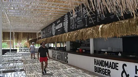 Ölüdeniz Kumburnu Plajı baştan aşağıya yenilendi