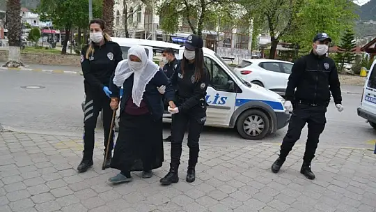 'Polisler sayesinde aşımı yaptırdım'