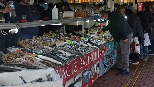Fethiye'de yılbaşı alışveriş telaşı yaşandı