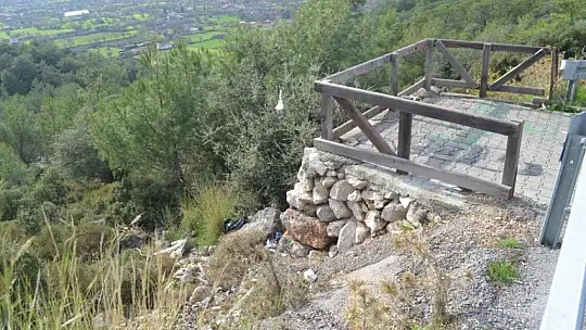 Tatilcilerden kalma çöpler dikkat çekiyor