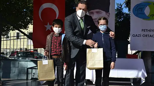 Milletimizin onurlu mücadelesini vurgulayan İstiklal Marşımızın 100. yılı