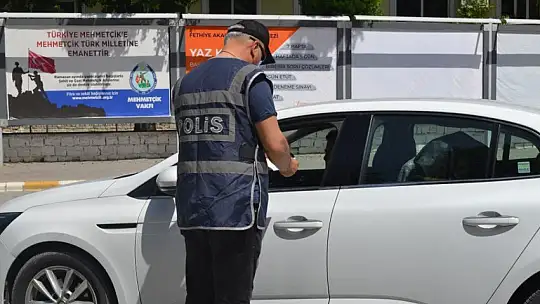 Muaflar dışarıda vatandaşlar evlerde