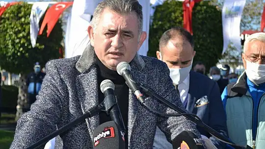 Uğur Mumcu Parkı'na yakışan anıt karanfillerle donatıldı