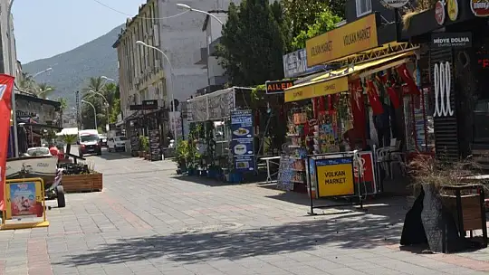 Muaflar dışarıda vatandaşlar evlerde