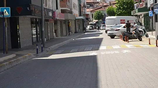 Muaflar dışarıda vatandaşlar evlerde