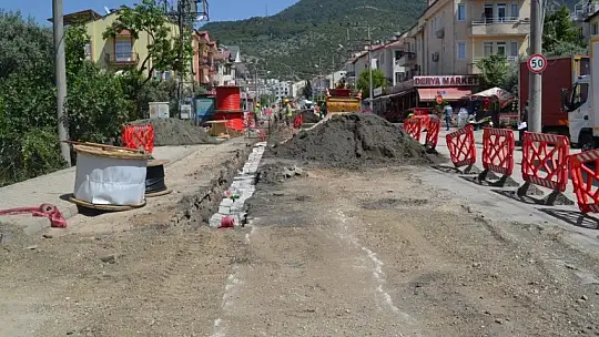 Güneşli ve güzel havada deniz keyfi yaptılar