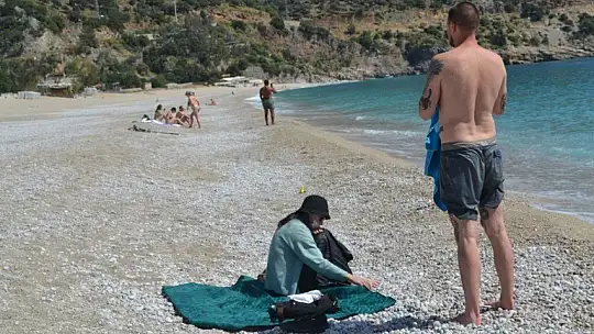 Güneşli ve güzel havada deniz keyfi yaptılar