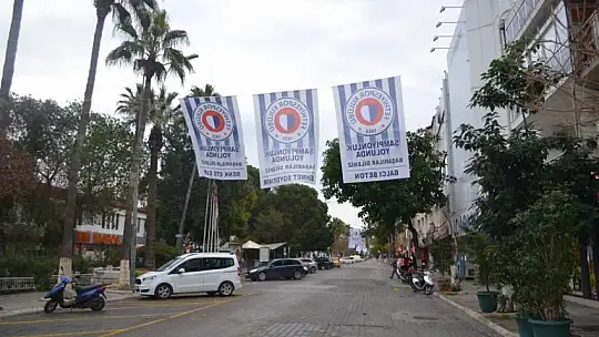 Fethiye sokakları bayraklarla donatıldı 