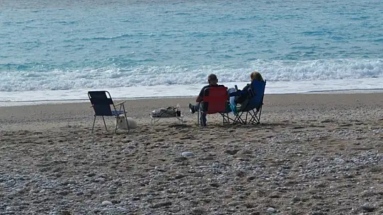 56 saatlik kısıtlamada denize bile girdiler