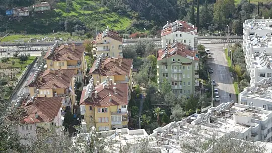 Fethiye'de bademler çiçek açtı