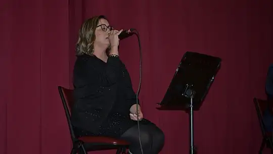 Özbay'ın anıtına karanfil bıraktılar 