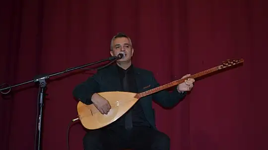 Özbay'ın anıtına karanfil bıraktılar 