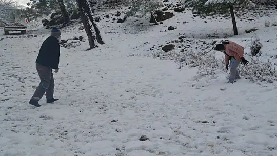 Fethiye ve Seydikemer'in yüksek kesimlerinde kar yağışı etkili oldu 