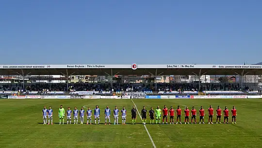 ŞİMŞEKLER EVİNDE PUAN ALAMADI