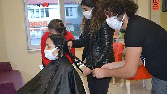 Bebeği için saçlarını bağışladı