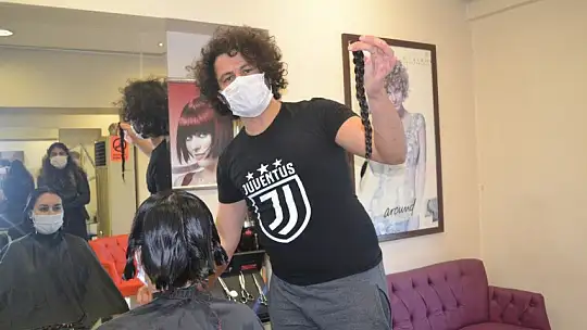 Bebeği için saçlarını bağışladı